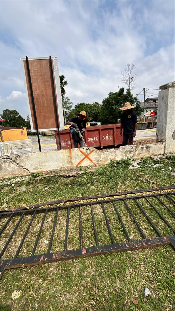 Kerja Pembersihan Tapak Bukit Kiara