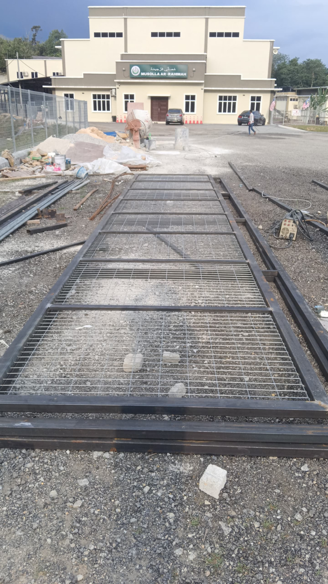 Pintu Pagar Besi Siap Dikimpal